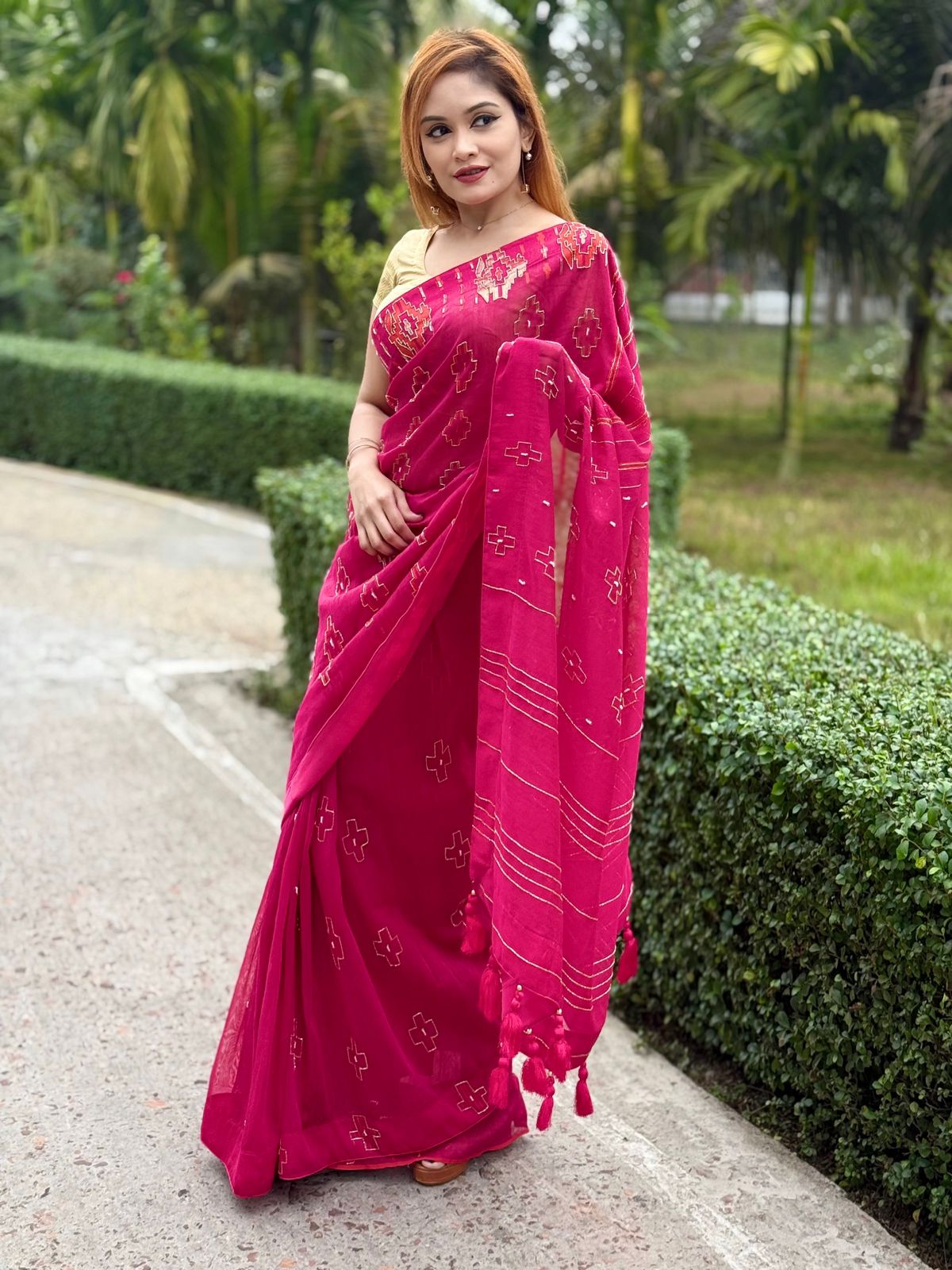 Elegant 65 Count Jamdani Sharee adorned with exquisite Kardana Karchupi work