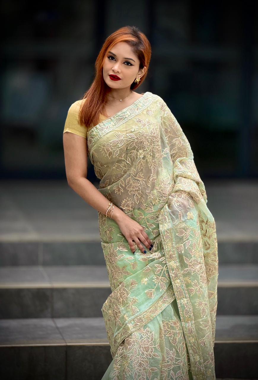 Graceful Muslin Sharee adorned with delicate ribbon work